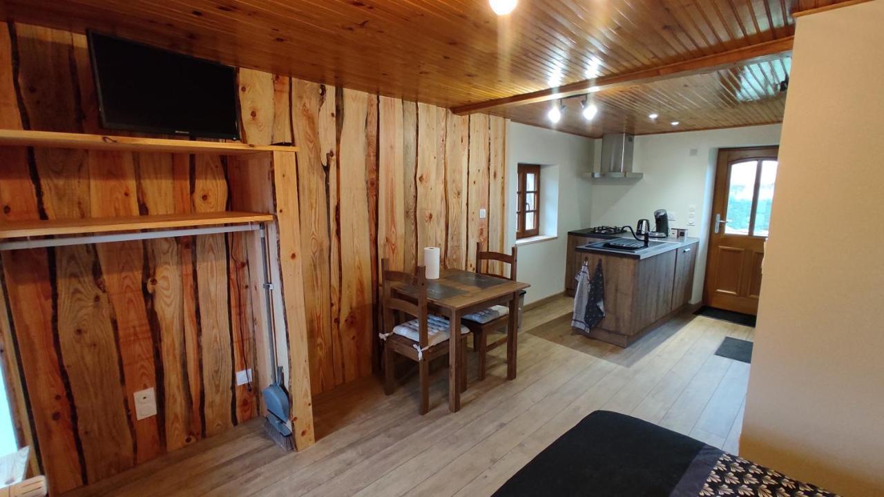 Studio Chaleureux Dans Les Monts Du Forez Verrieres-en-Forez Exteriér fotografie