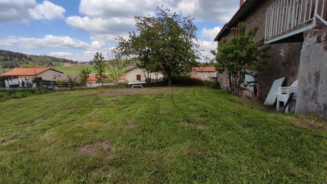 Studio Chaleureux Dans Les Monts Du Forez Verrieres-en-Forez Exteriér fotografie